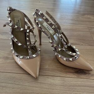 Kaitlyn Pan nude studded high heel